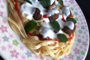 fettucini-yataginda-top-kofte