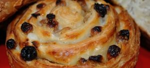 kuru-uzumlu-pudingli-corek