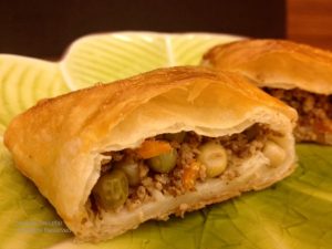 kiymali-bezelyeli-borek