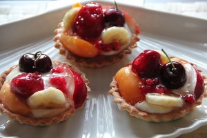 Meyveli Minik Tartlar - Kek Tarifleri