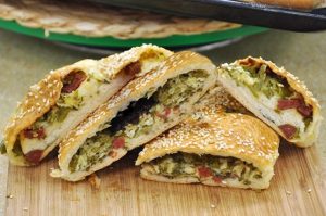 ispanakli-ve-sucuklu-borek