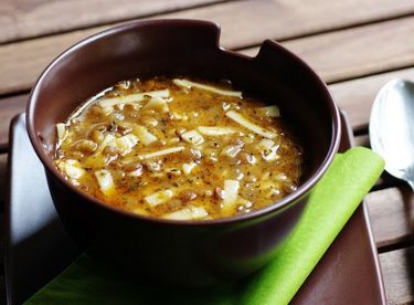 Yeşil Mercimekli Erişte Çorbası Tarifi – Çorba Tarifleri