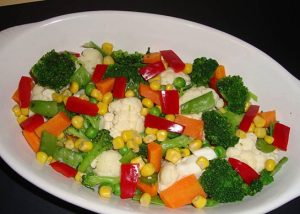 nefis-brokoli-salatasi-tarifi-salata-tarifleri