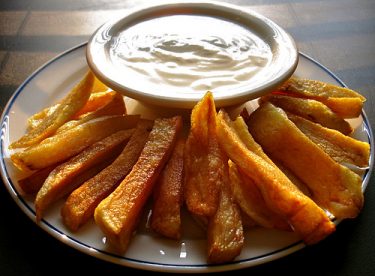 Patates Cipsi ve Yoğurtlu Sos – Aperatif Tarifler