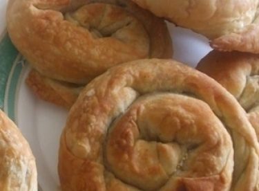 El Açması Ispanaklı Gül Böreği Tarifi – Börek Tarifleri