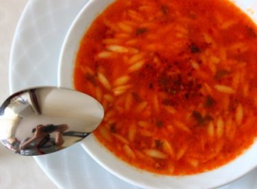 Kıymalı Arpa Şehriyeli Çorba Tarifi – Çorba Tarifleri