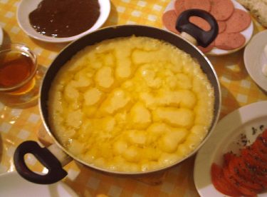 Kolay Kuymak Tarifi – Kahvaltılık Tarifler