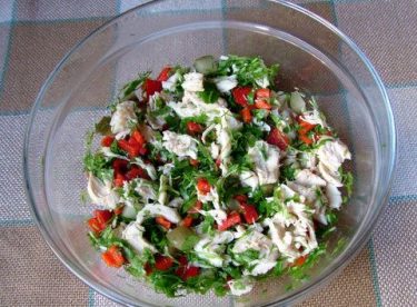 Kolay Tavuk Salatası Tarifi – Salata Tarifleri