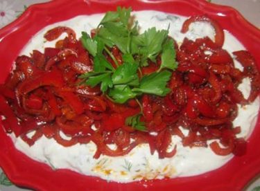 Süzme Yoğurtlu Kırmızı Biber Tarifi – Aperatif Tarifler