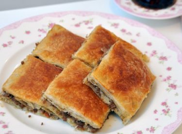 Denenmiş Kıymalı Börek Tarifi