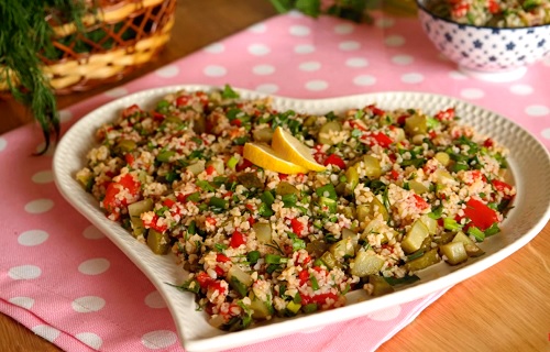 enfes-bulgur-salatasi-tarifi