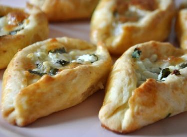 Peynirli Pide Poğaça Tarifi