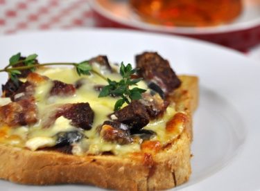 Kahvaltılık Minik Pizza Tarifi